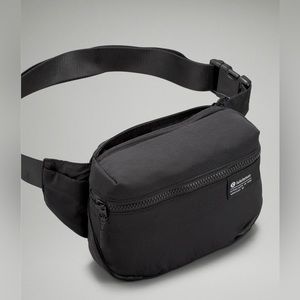 NWT Lululemon Clean Lines belt bag - black
